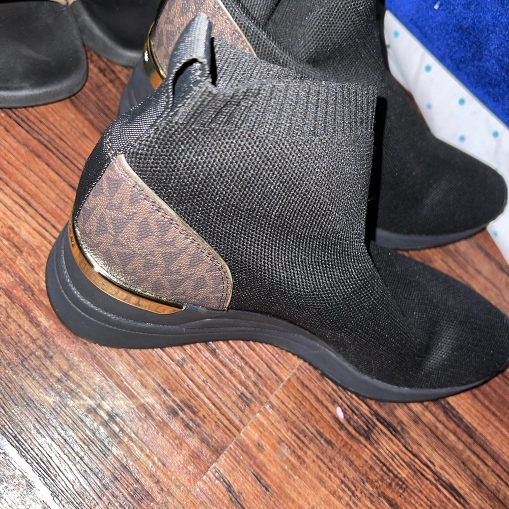 Michael kors Brown,never worn ,never even tried on